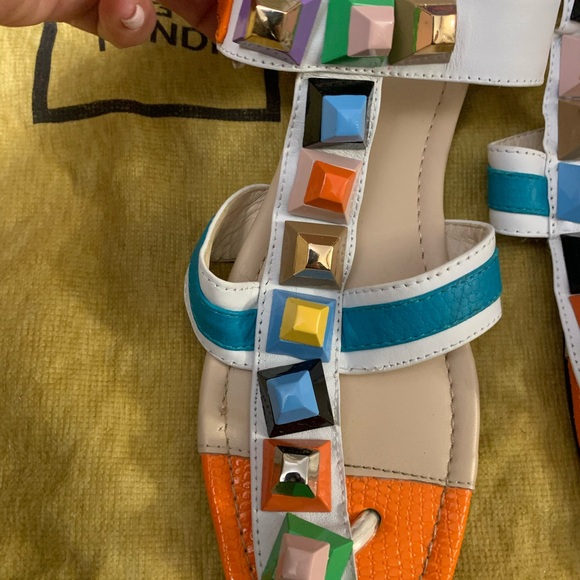 Fendi geometric Studded Sandals with Orange leather top and clasp - Picture 4 of 5